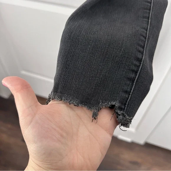 Madewell (27) 9” Black High Rise Skinny Button Fly Minimalist Quiet Luxury Look - Picture 4 of 9